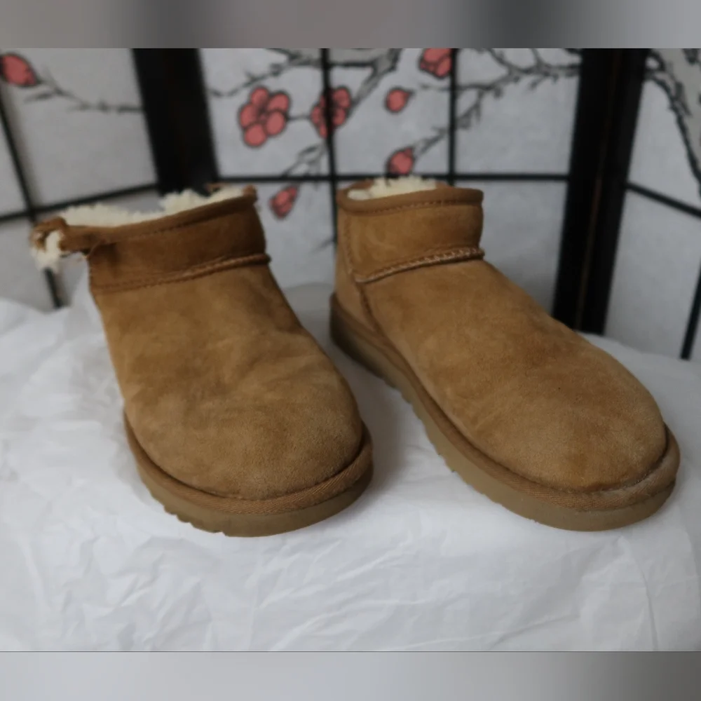UGG Men's Chestnut Suede Slip-On Boots Size 8